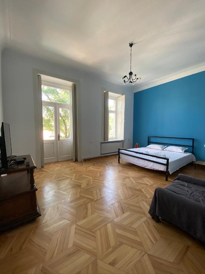 Хостел Red Door Тбилиси Экстерьер фото