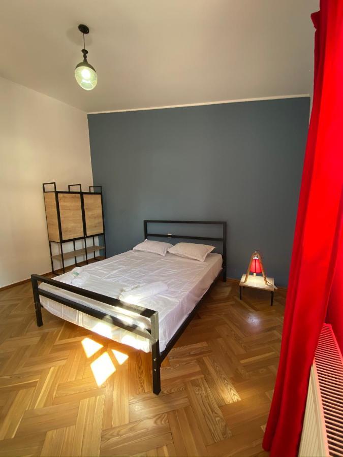 Хостел Red Door Тбилиси Экстерьер фото