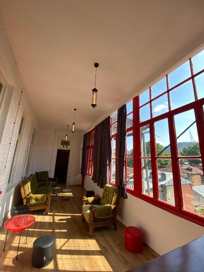 Хостел Red Door Тбилиси Экстерьер фото