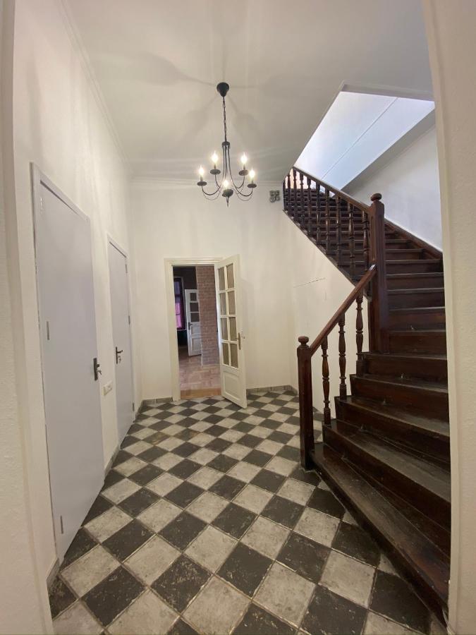 Хостел Red Door Тбилиси Экстерьер фото