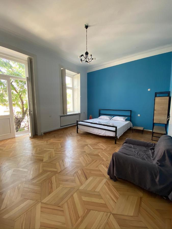 Хостел Red Door Тбилиси Экстерьер фото