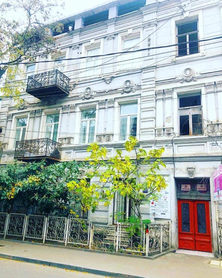 Хостел Red Door Тбилиси Экстерьер фото